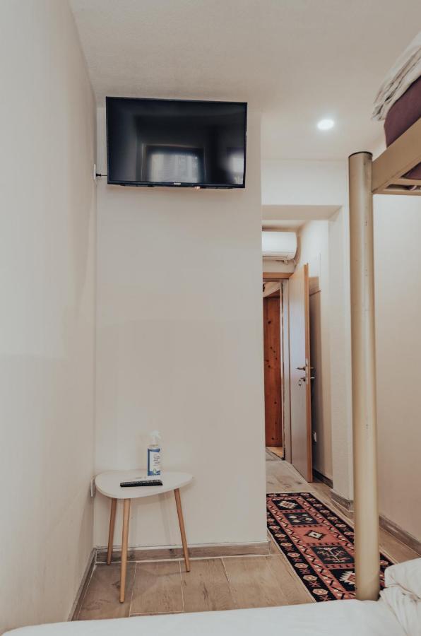 Oda Hostel Приштина Экстерьер фото