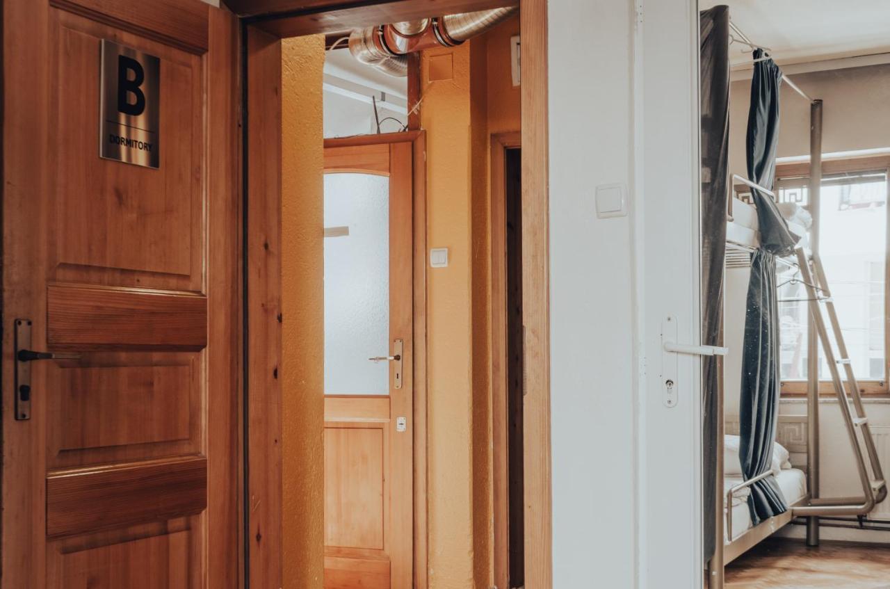 Oda Hostel Приштина Экстерьер фото