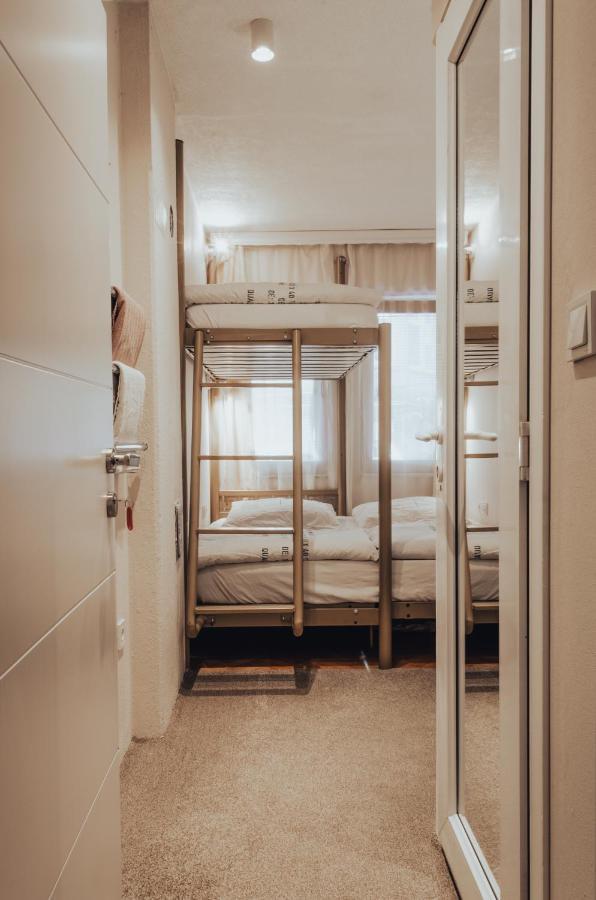Oda Hostel Приштина Экстерьер фото