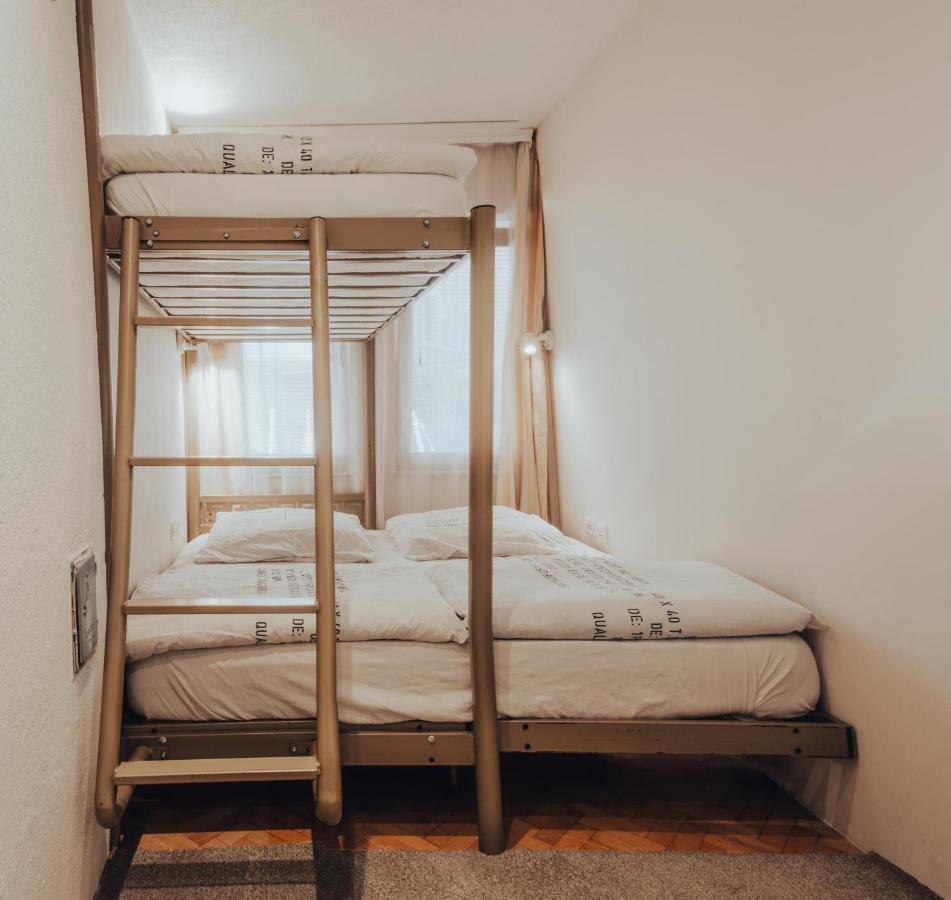 Oda Hostel Приштина Экстерьер фото