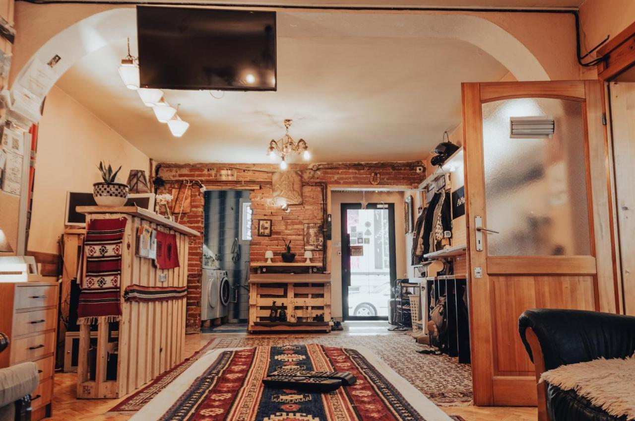 Oda Hostel Приштина Экстерьер фото
